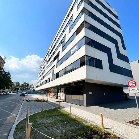 Luxury Pearl With Parking Place In Holesovice Prague Luaran gambar