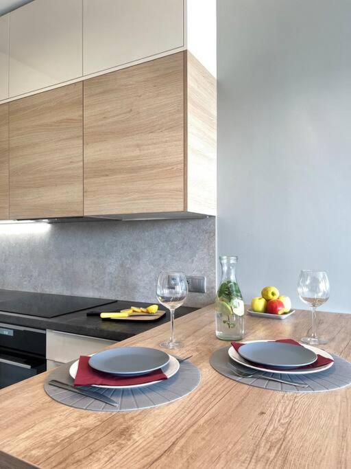 Luxury Pearl With Parking Place In Holesovice Prague Luaran gambar