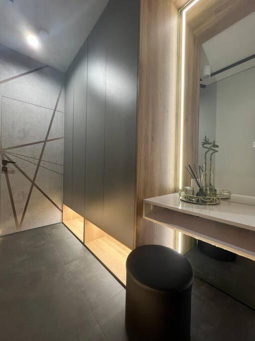 Luxury Pearl With Parking Place In Holesovice Prague Luaran gambar