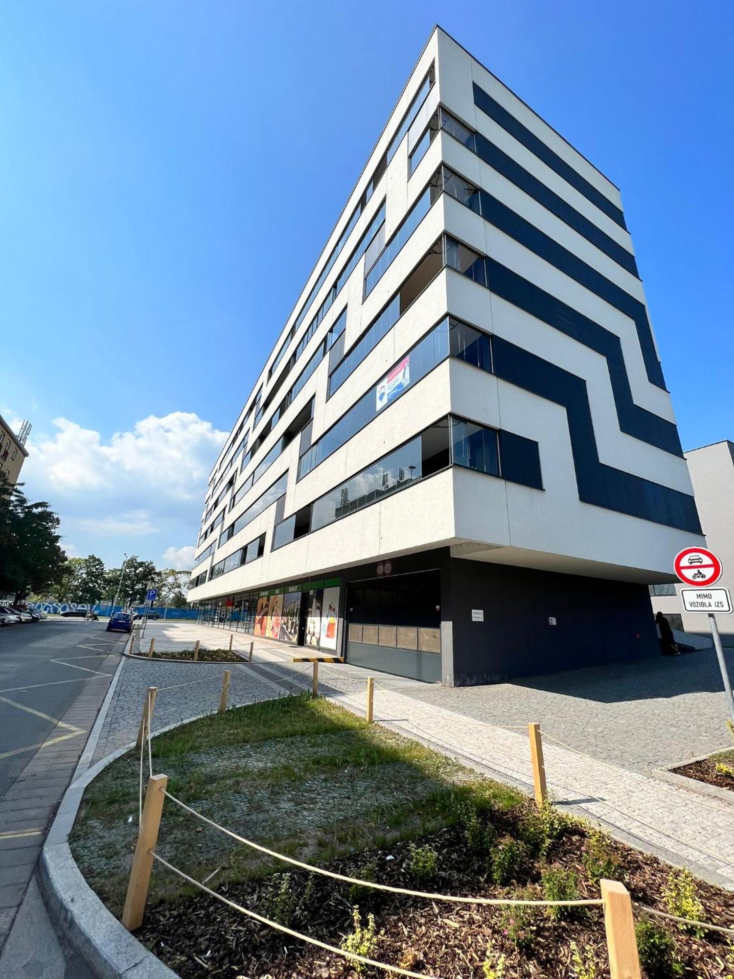Luxury Pearl With Parking Place In Holesovice Prague Luaran gambar